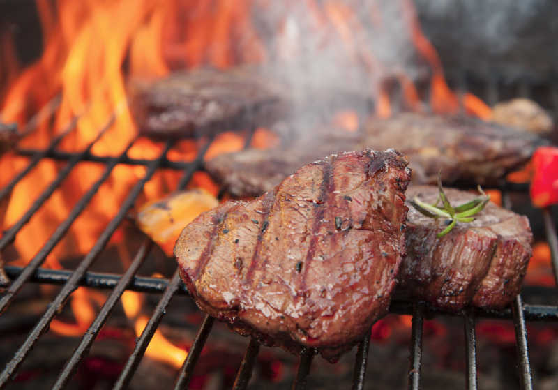 carne de vacuno en la parrilla