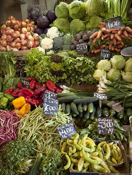 verduras en un puesta de feria libre