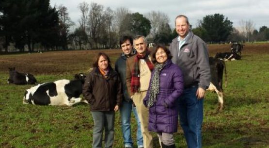 Directora de Odepa realizó gira lechera a la Región de Los Lagos