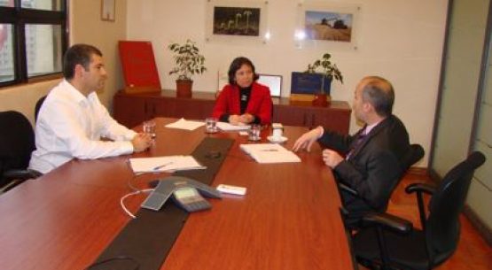 La directora de Odepa, Claudia Carbonell, sostuvo una reunión preparatoria para colaborar con Expo Milán 2015. Dicho evento tiene por tema central "alimentar el planeta, energía para la vida"