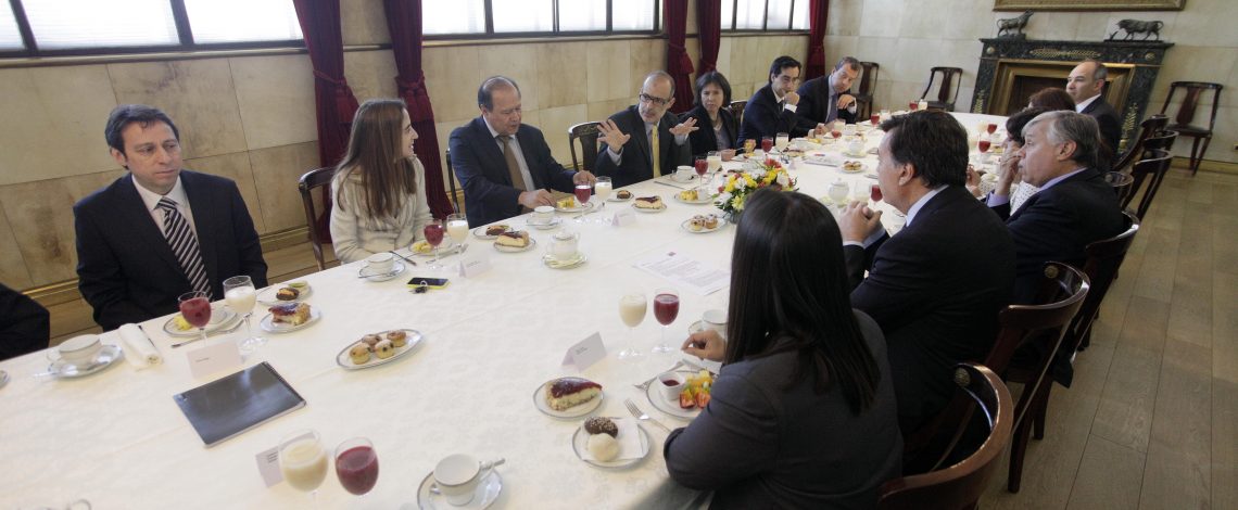 Directora de Odepa acompañó al ministro de Agricultura, quien se reunió con el presidente de BancoEstado, para hacer balance de entrega de bono sequía