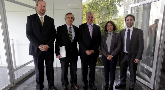 Ministro de Agricultura firma convenio con Consorcio Lechero para impulsar competitividad del sector