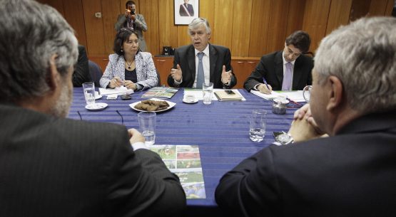 Ministro Furche y sector privado crean primer Consejo Exportador de Alimentos