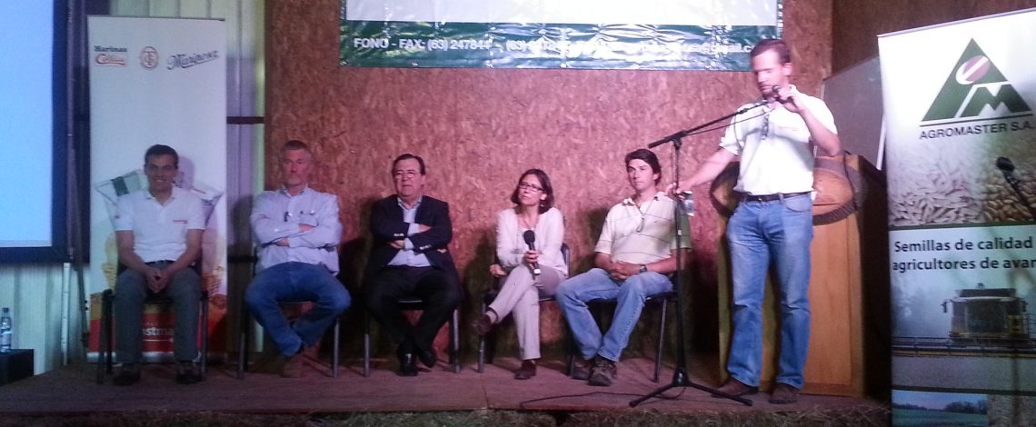 Claudia Carbonell, directora de Odepa, participó en un Día de Campo sobre trigo