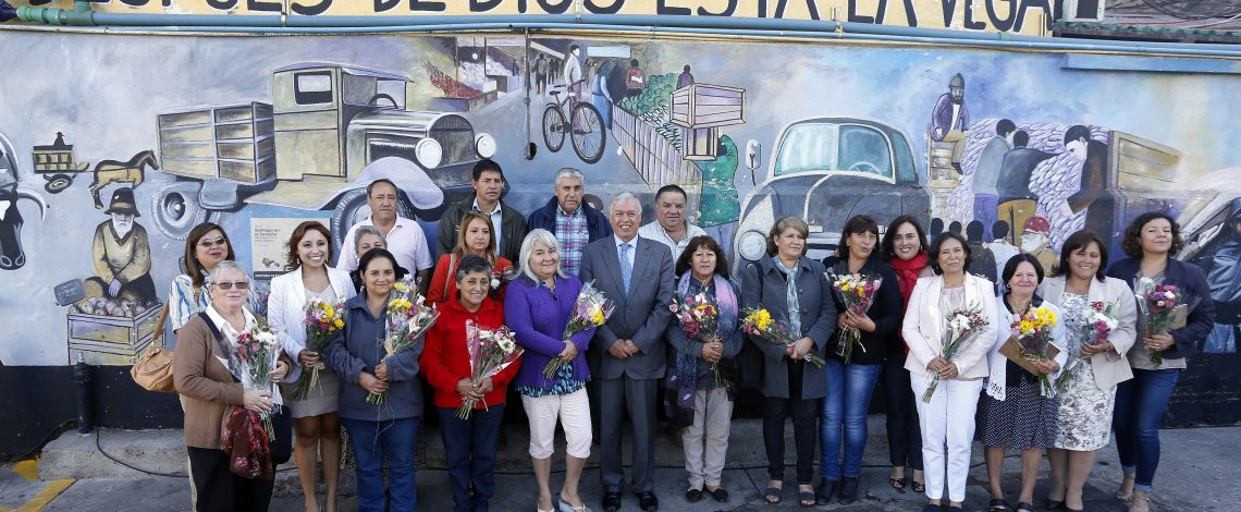 Claudia Carbonell, directora de Odepa, participa en la conmemoración del Día de la Mujer con agricultoras en la Vega Central, instancia liderada por el Ministro Furche.