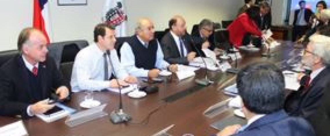 Ministro Walker compromete apoyo para recuperación productiva de La Araucanía