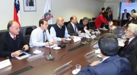 Ministro Walker compromete apoyo para recuperación productiva de La Araucanía