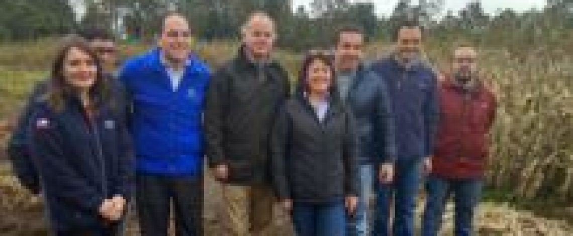 Ministro Walker destaca asociatividad de pequeñas agricultoras de Los Ríos