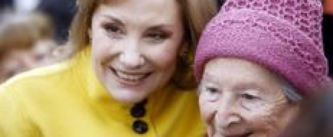 Mujeres y hombres adultos mayores rurales: programas y beneficios