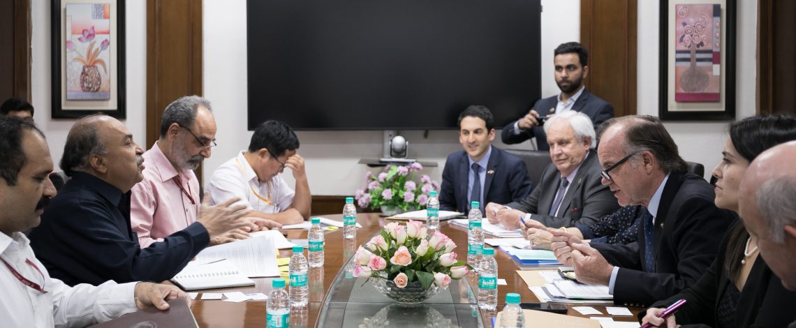 Ministro Walker se reúne con autoridades indias con quienes reactiva temas arancelarios y de cooperación en materia de investigación agraria
