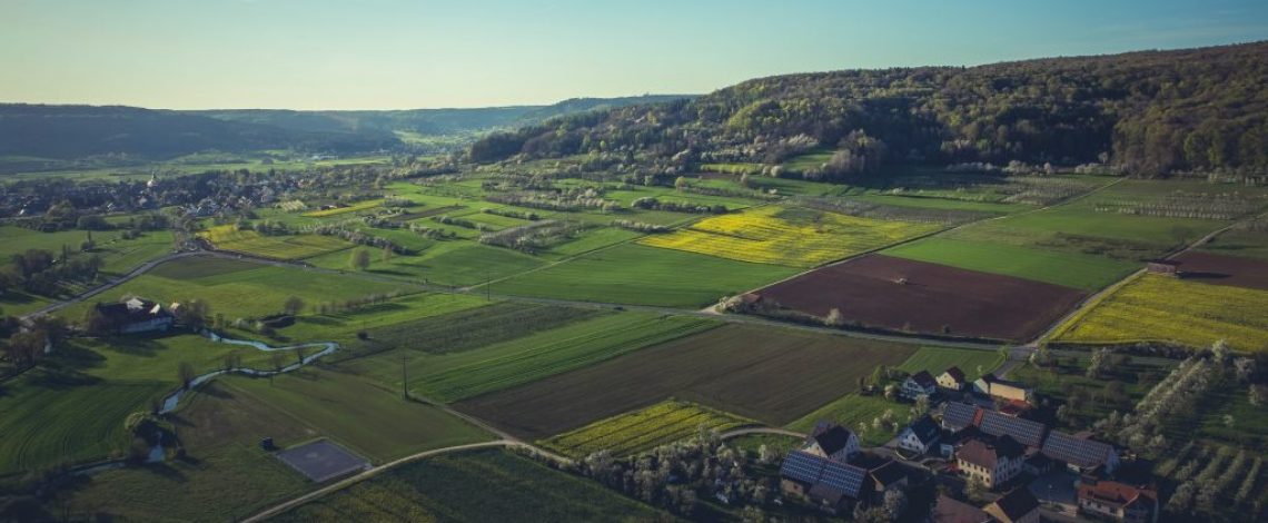 Propuesta metodológica para la construcción de una tipología de territorios rurales en Chile. Informe final.