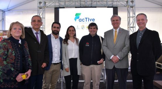 Lanzan nuevos ingredientes funcionales hechos en base a huevos y leche de cabra. Directora de Odepa participó en dicha actividad.