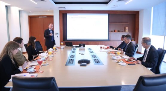 Ministro Walker inicia ronda de reuniones con la banca privada: “Para los bancos invertir en el campo chileno es una gran oportunidad”