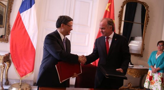 Ministro Walker informa que alerta de gripe aviar se levanta para productos nacionales