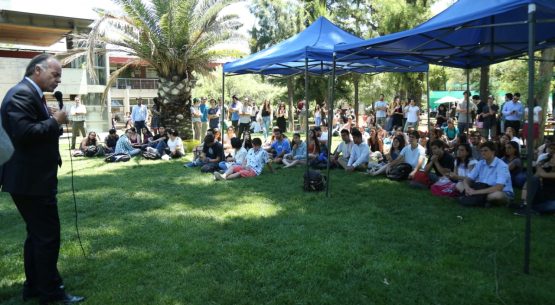 Ministro Walker en diálogo con estudiantes: “El futuro de la agricultura está en quienes la eligen cómo una forma de vida”.
