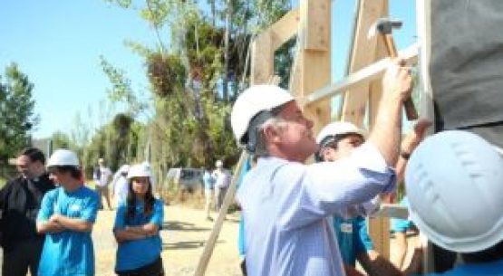 Ministro Walker en visita a trabajos de la PUC: “Aquí nace una alianza»