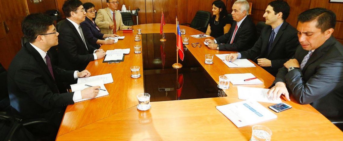 Acompañado por equipo de Odepa, subsecretario de Agricultura se reunió con autoridad de China