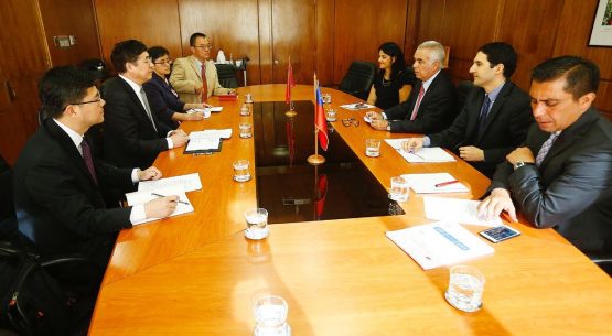 Acompañado por equipo de Odepa, subsecretario de Agricultura se reunió con autoridad de China