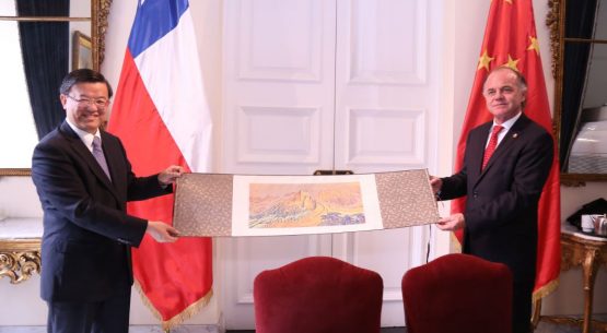 Ministro Walker confirma apertura del mercado chino para las peras chilenas: “Cada nueva especie que entra a China significa miles de hectáreas plantadas y más empleo”