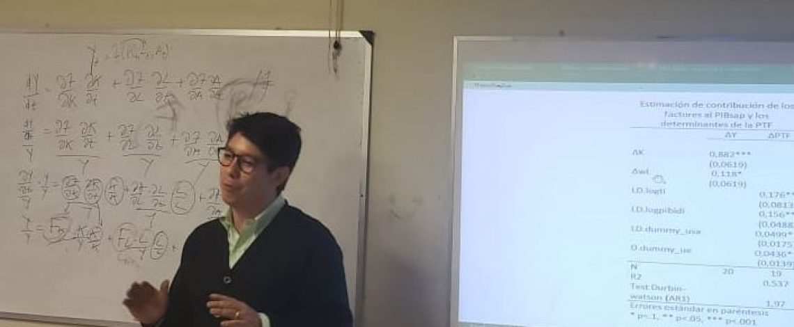 Profesional de Odepa expuso sobre evolución de la productividad silvoagropecuaria y una aproximación a sus determinantes