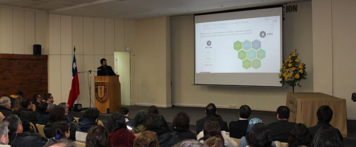 Profesional de Odepa expuso en seminario sobre miel