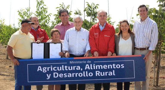 Presidente Piñera junto al Ministro Walker firman proyecto de ley que crea el Ministerio de Agricultura, Alimentos y Desarrollo Rural