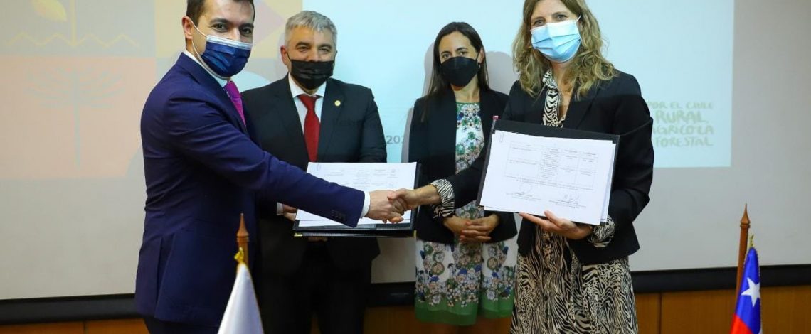 Ministra Undurraga firma plan de trabajo con ministro de la Comisión Económica Euroasiática