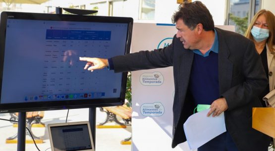 Ministro Valenzuela: “En las ferias libres los precios de los alimentos se encuentran entre un 45% a un 60% más  baratos de lo que vemos en los supermercados” 