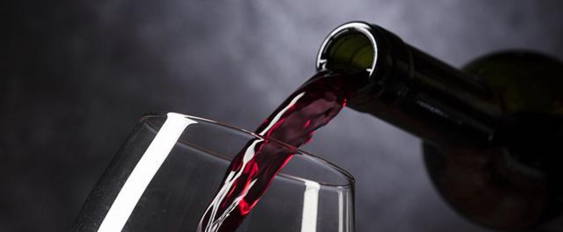En enero-abril de 2022, las exportaciones totales de vino llegaron a 275,6 millones de litros, por un total de USD 581,5 millones