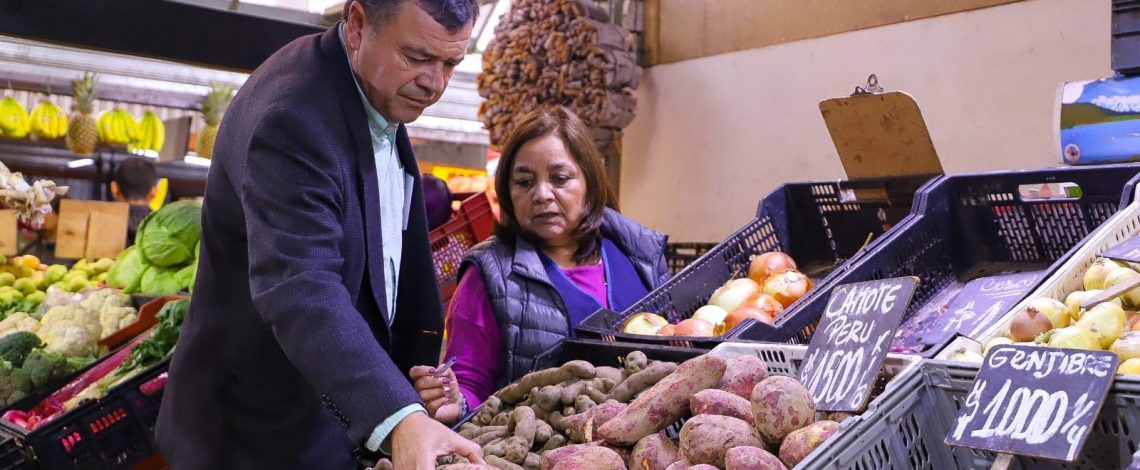 Ministro Valenzuela destaca bajas graduales en precios de papas, paltas y pollo en el primer mes de la primavera 
