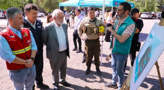 Ministro Valenzuela llama a comparar y cotizar para estas fiestas de fin de año: “Se pueden ahorrar hasta $4.000 en el menú navideño”