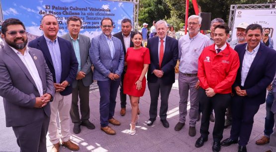 Gobierno y pisqueros se reúnen en valle del Elqui para celebrar junto a la comunidad el ingreso del paisaje del pisco chileno a lista tentativa nacional ante UNESCO