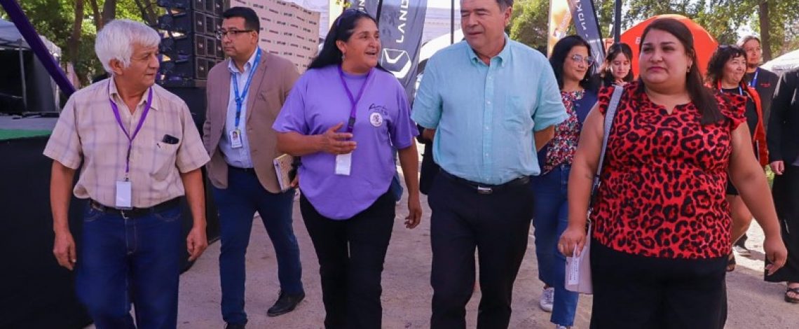 Ministro de Agricultura llama a replicar banco de alimentos y a consumir frutas y verduras en Día de la Mujer Feriante