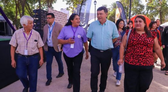 Ministro de Agricultura llama a replicar banco de alimentos y a consumir frutas y verduras en Día de la Mujer Feriante