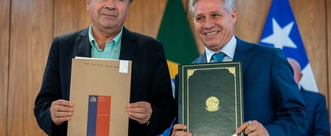 Chile y Brasil firman dos nuevos acuerdos para fortalecer la agricultura familiar y la trazabilidad pecuaria