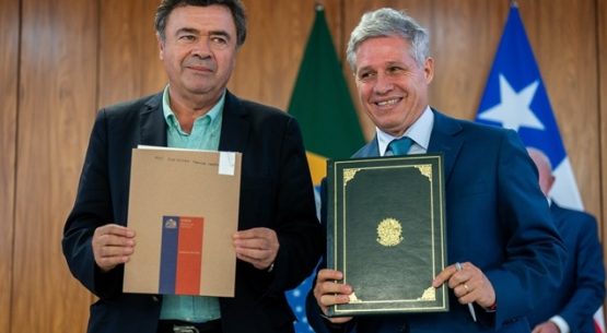 Chile y Brasil firman dos nuevos acuerdos para fortalecer la agricultura familiar y la trazabilidad pecuaria