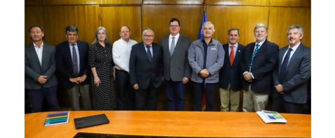 Ministerio de Agricultura busca reforzar trabajo público-privado para impulsar desarrollo del sector lácteo