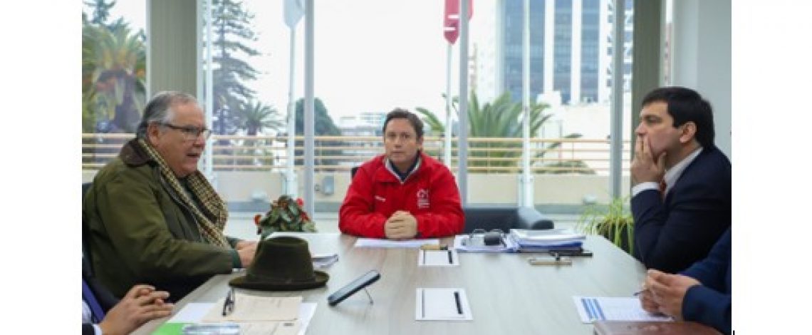 Ministro de Agricultura realiza gira por cinco regiones para monitorear efectos del sistema frontal y apoyar al sector agrícola