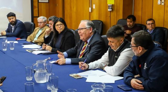 Ministro Campos encabeza primera sesión de la Mesa de Municipios Rurales con foco en seguridad, vivienda y patrimonio
